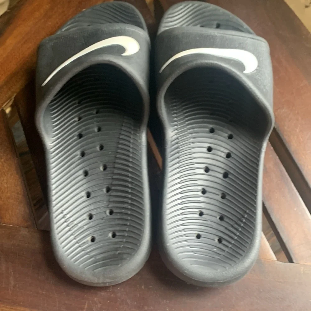 Nike Black Swoop Slides Unisex Pool Beach Water Sandals Shoes Men’s 6 Women’s 7